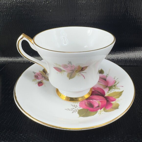 Royal Windsor Fine Bone China Teacup Saucer Set Red Roses Made England Vintage - Picture 2 of 12